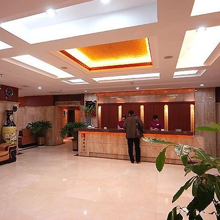 Tangyin Hotel Далиен Интериор снимка