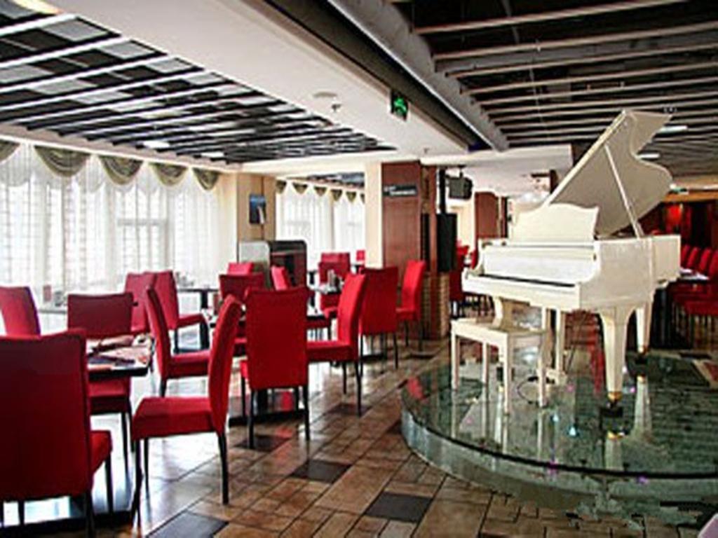 Tangyin Hotel Далиен Екстериор снимка