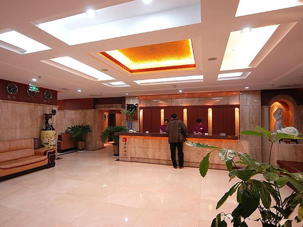 Tangyin Hotel Далиен Интериор снимка