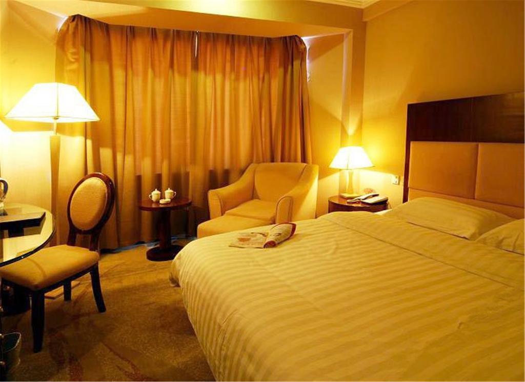 Tangyin Hotel Далиен Екстериор снимка