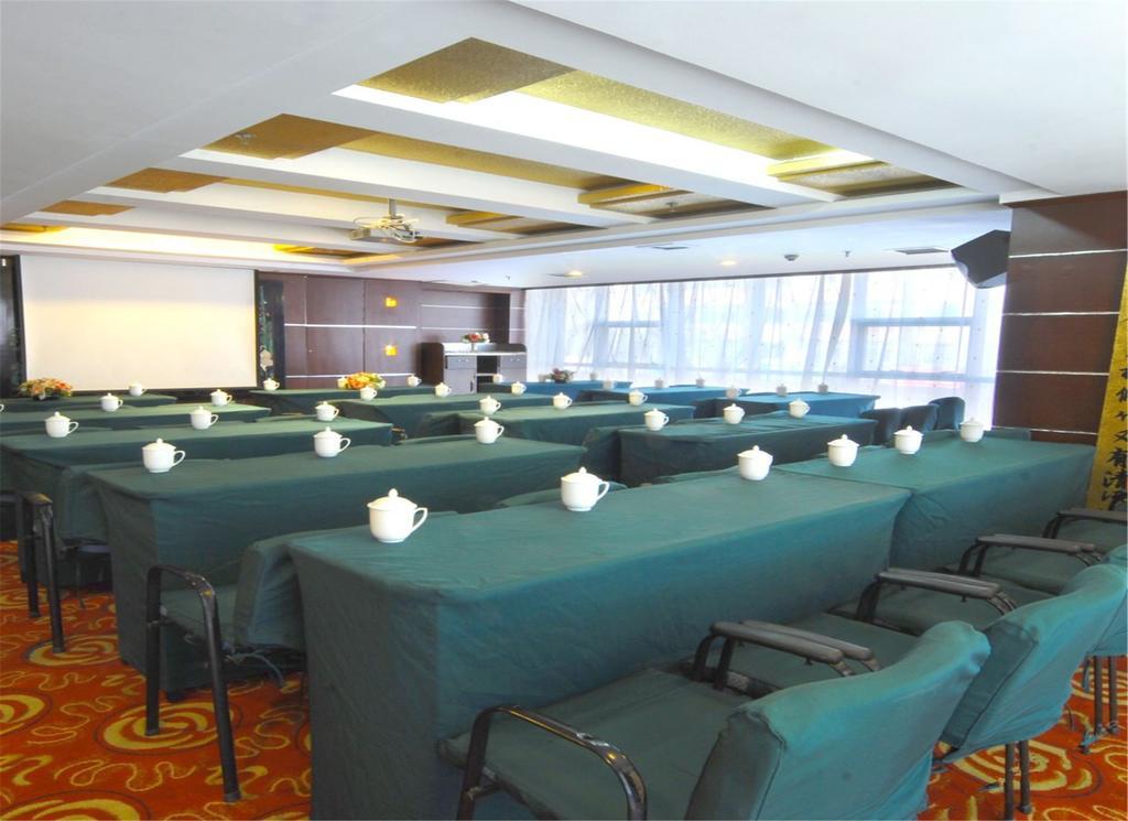 Tangyin Hotel Далиен Екстериор снимка